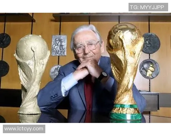 足球大力神奖杯的归属者是谁 盘点历届获奖球星与他们的传奇足迹