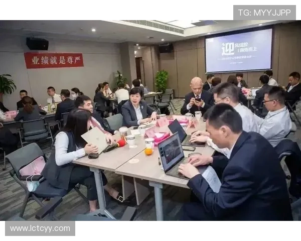 杭州足球队与成都足球队赛后复盘探讨团队协作的成功与不足之处